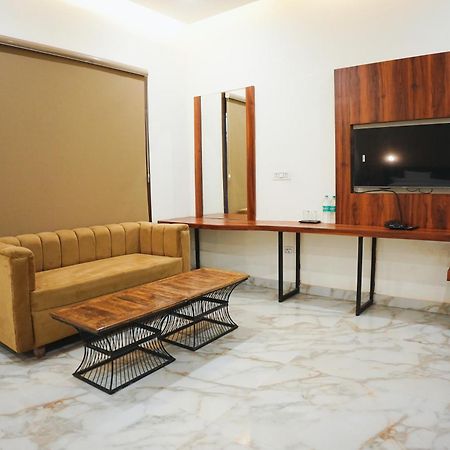 The Krati Resort & Convention Centre Барейли Екстериор снимка