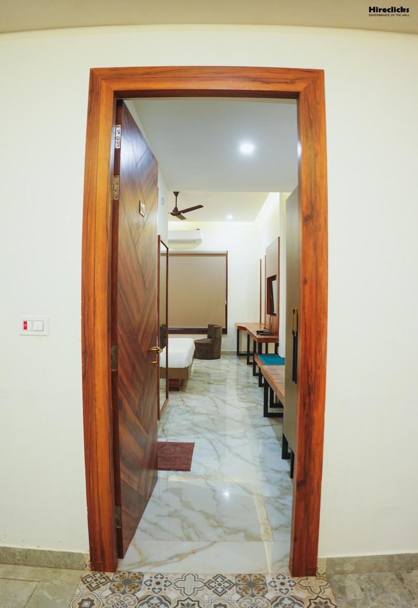 The Krati Resort & Convention Centre Барейли Екстериор снимка