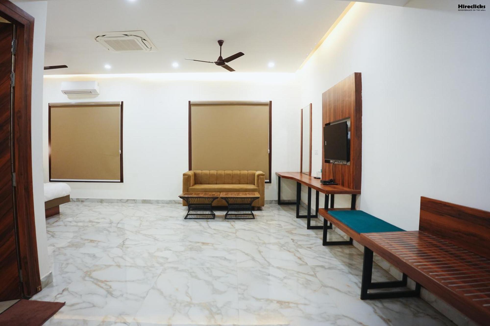 The Krati Resort & Convention Centre Барейли Екстериор снимка