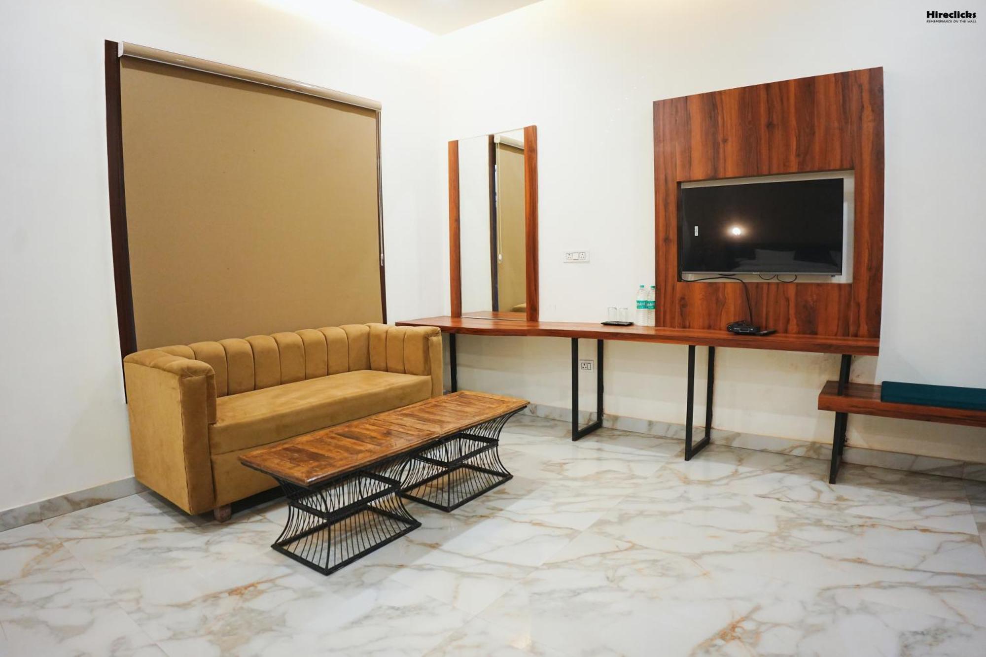 The Krati Resort & Convention Centre Барейли Екстериор снимка