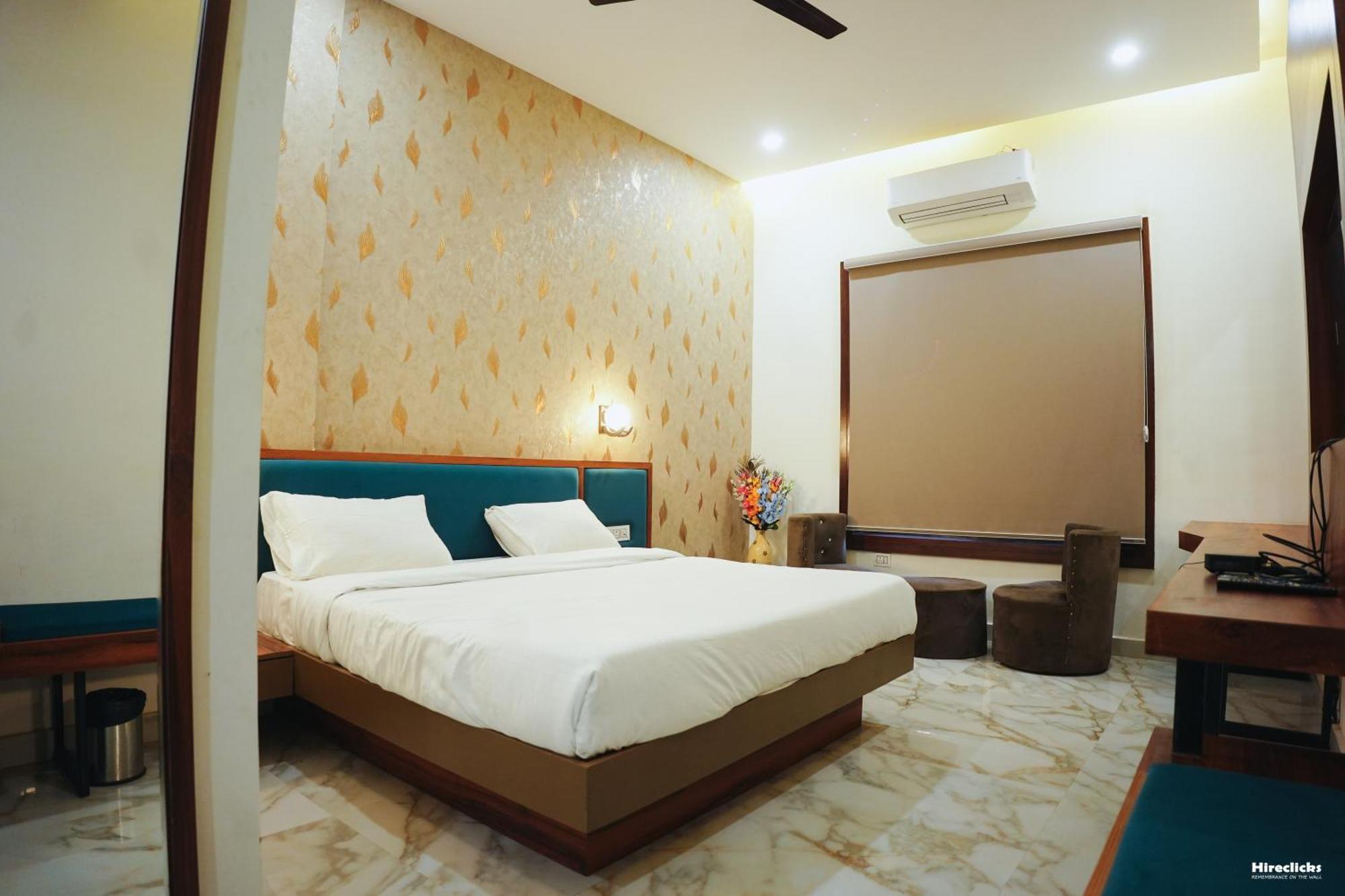 The Krati Resort & Convention Centre Барейли Екстериор снимка