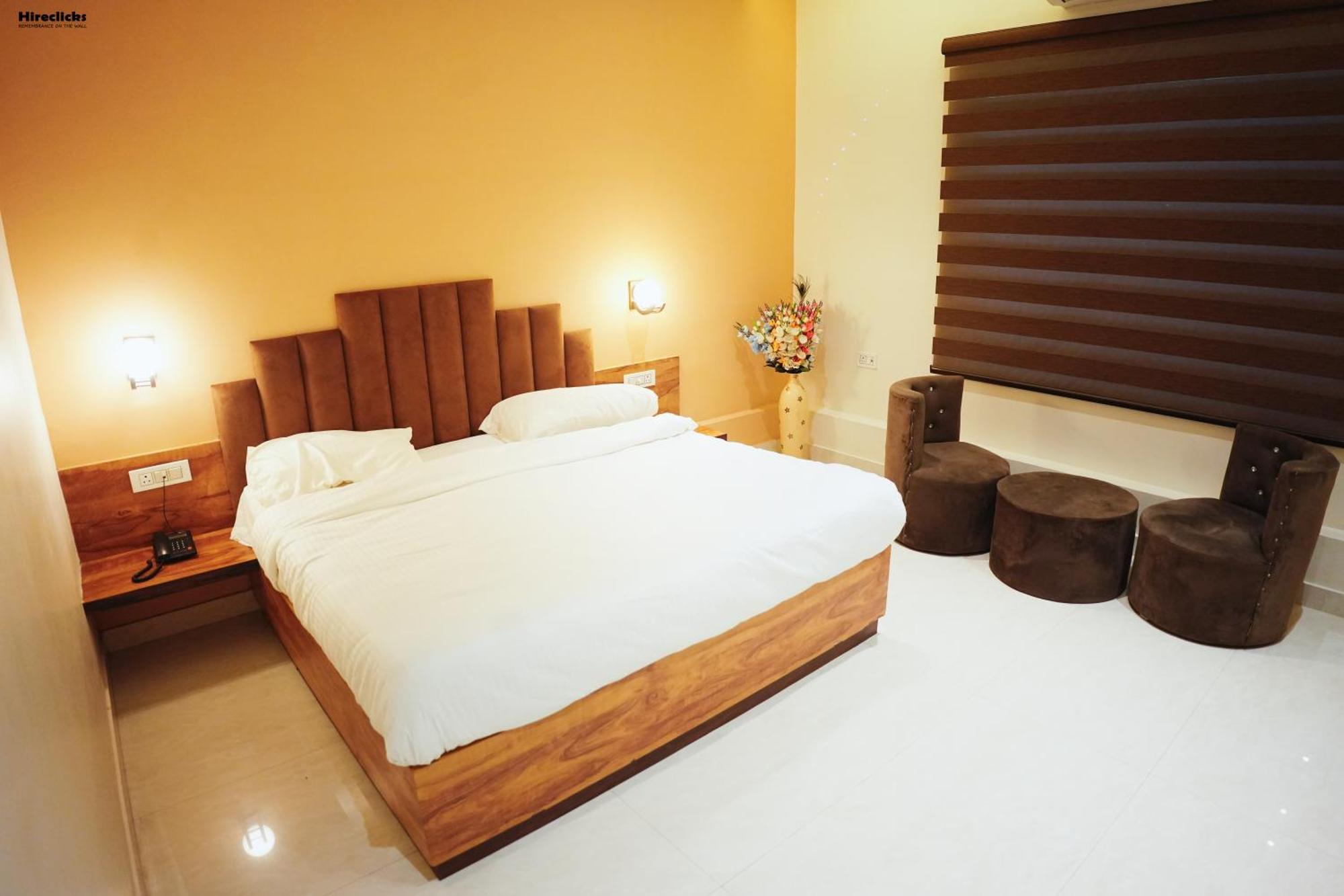The Krati Resort & Convention Centre Барейли Екстериор снимка